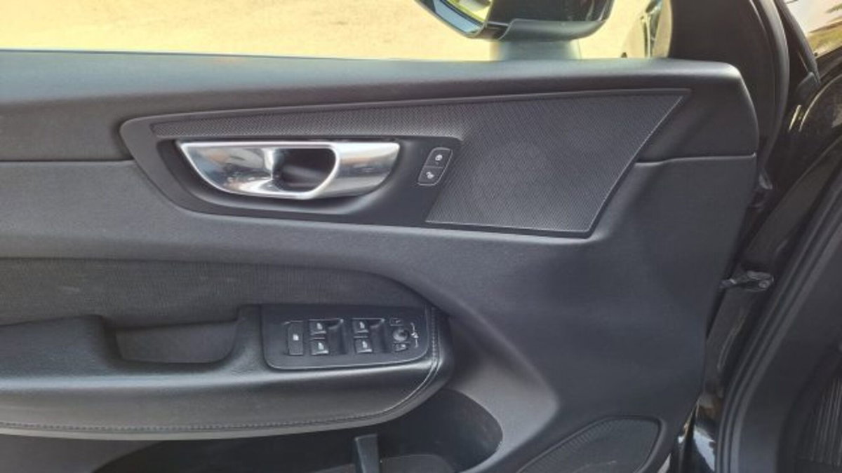 Volvo XC60 B4 (d) AWD Geartronic Business Plus (19)