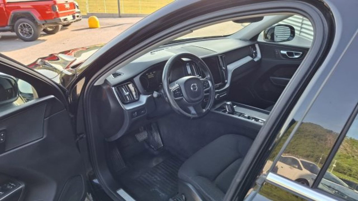 Volvo XC60 B4 (d) AWD Geartronic Business Plus (9)
