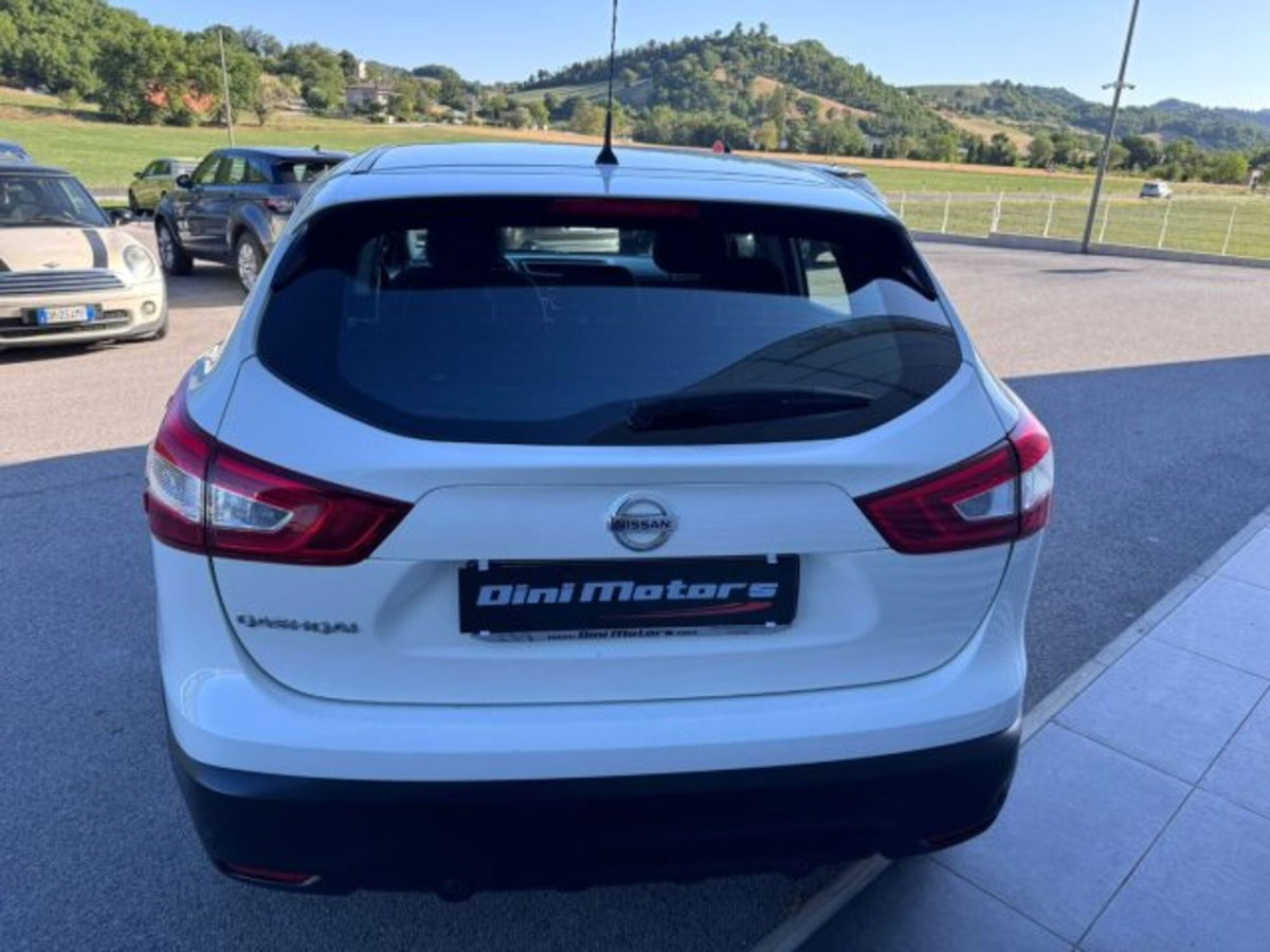 Nissan Qashqai 1.5 dCi Tekna (6)