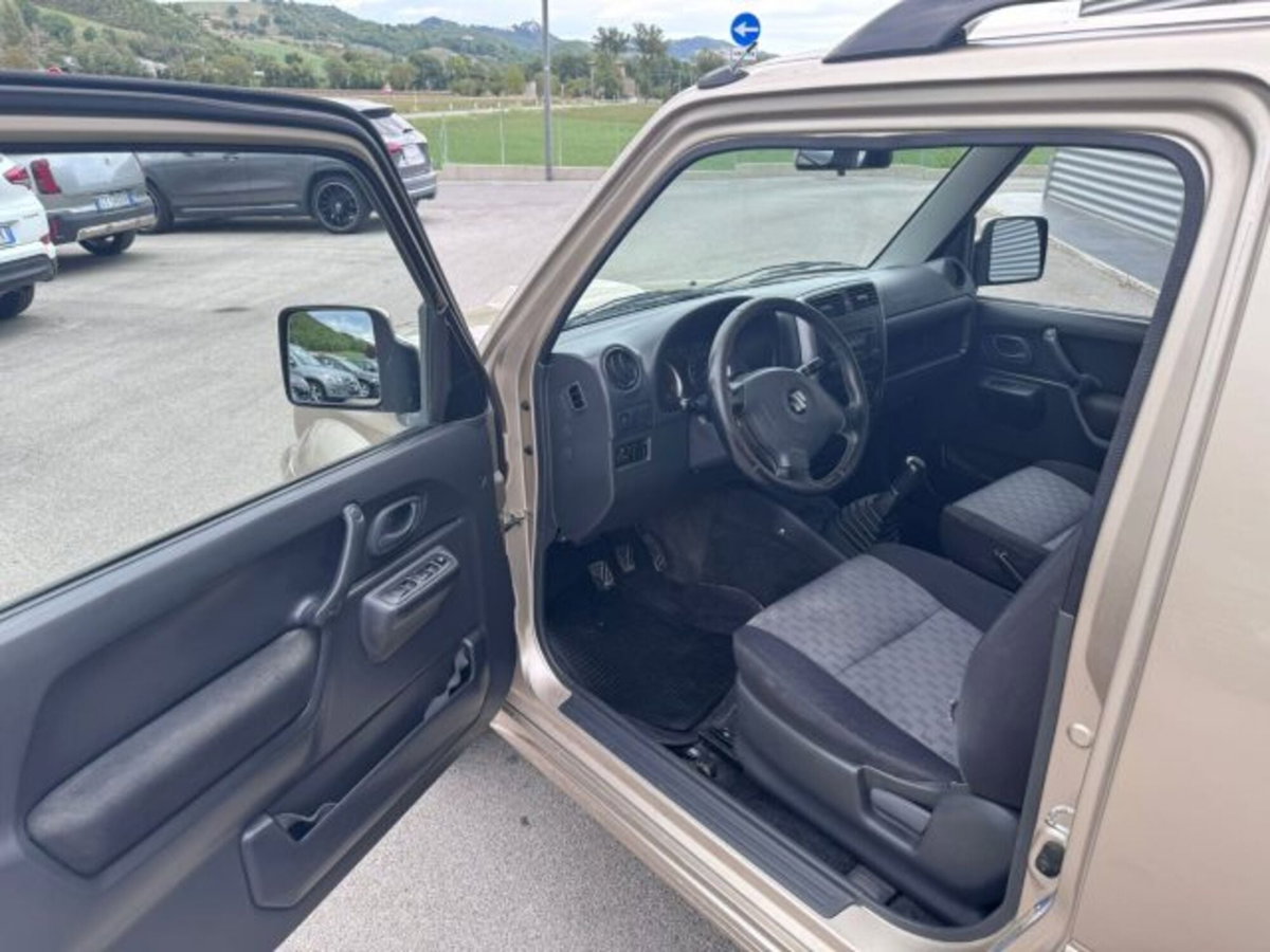 Suzuki Jimny 1.5 DDiS cat 4WD JLX Più (9)