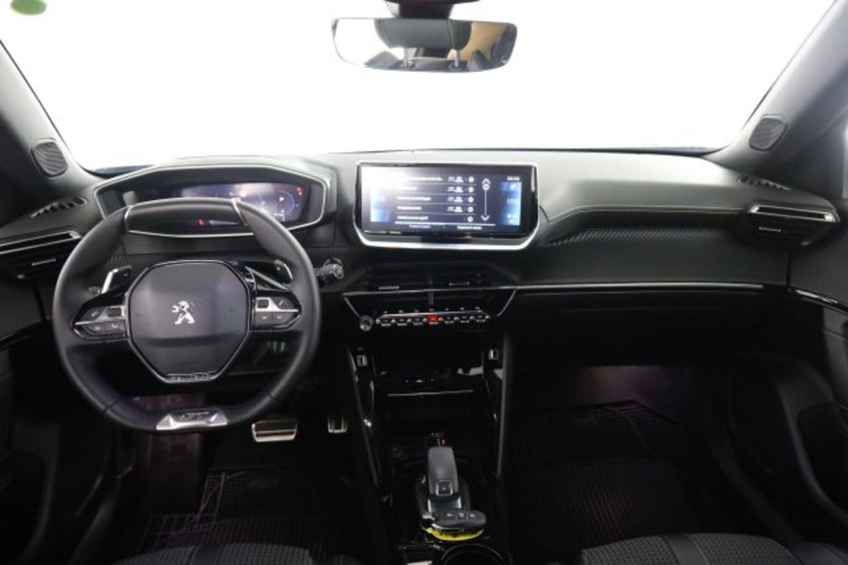 Peugeot 2008 PureTech 130 S&S EAT8 GT Pack (4)