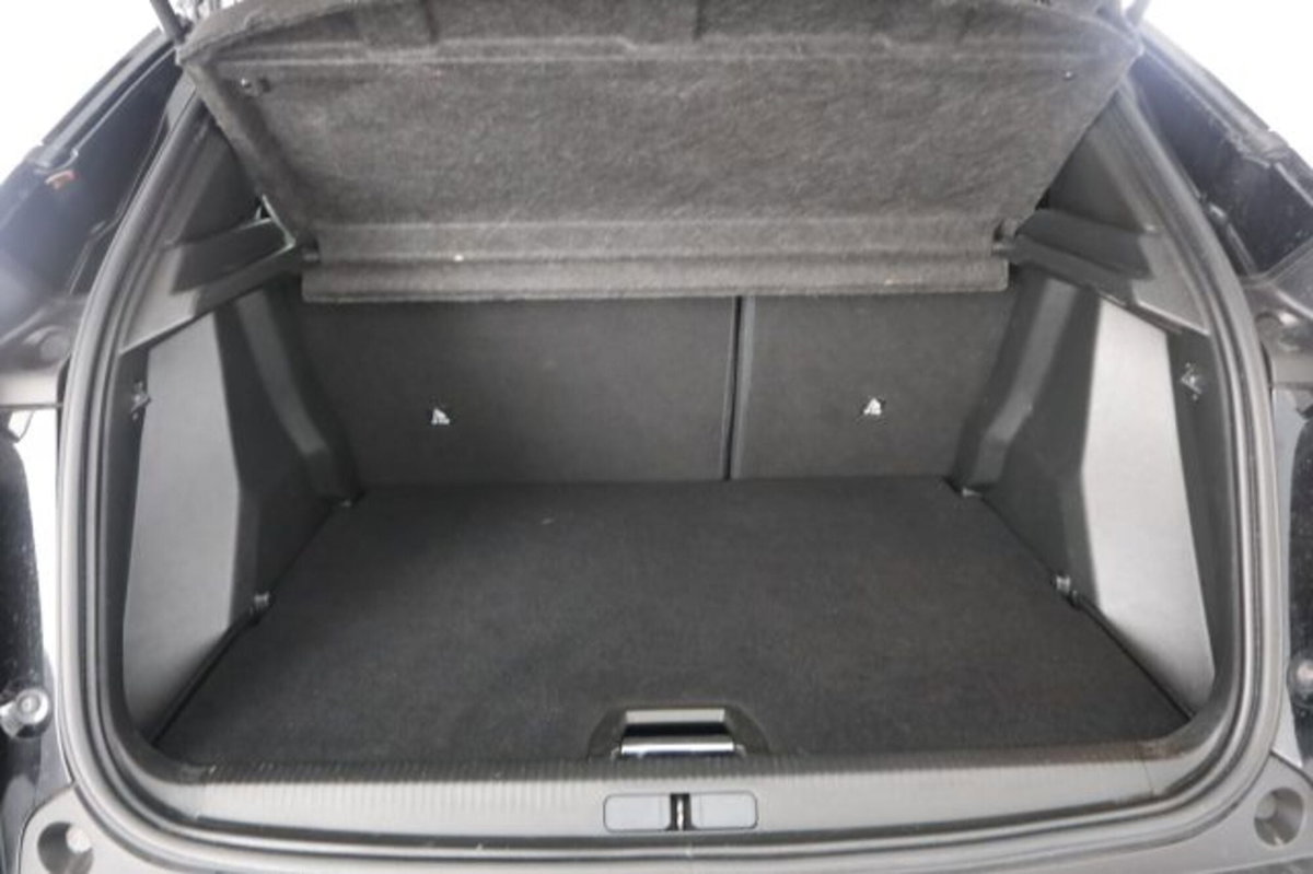 Peugeot 2008 PureTech 130 S&S EAT8 GT Pack (6)
