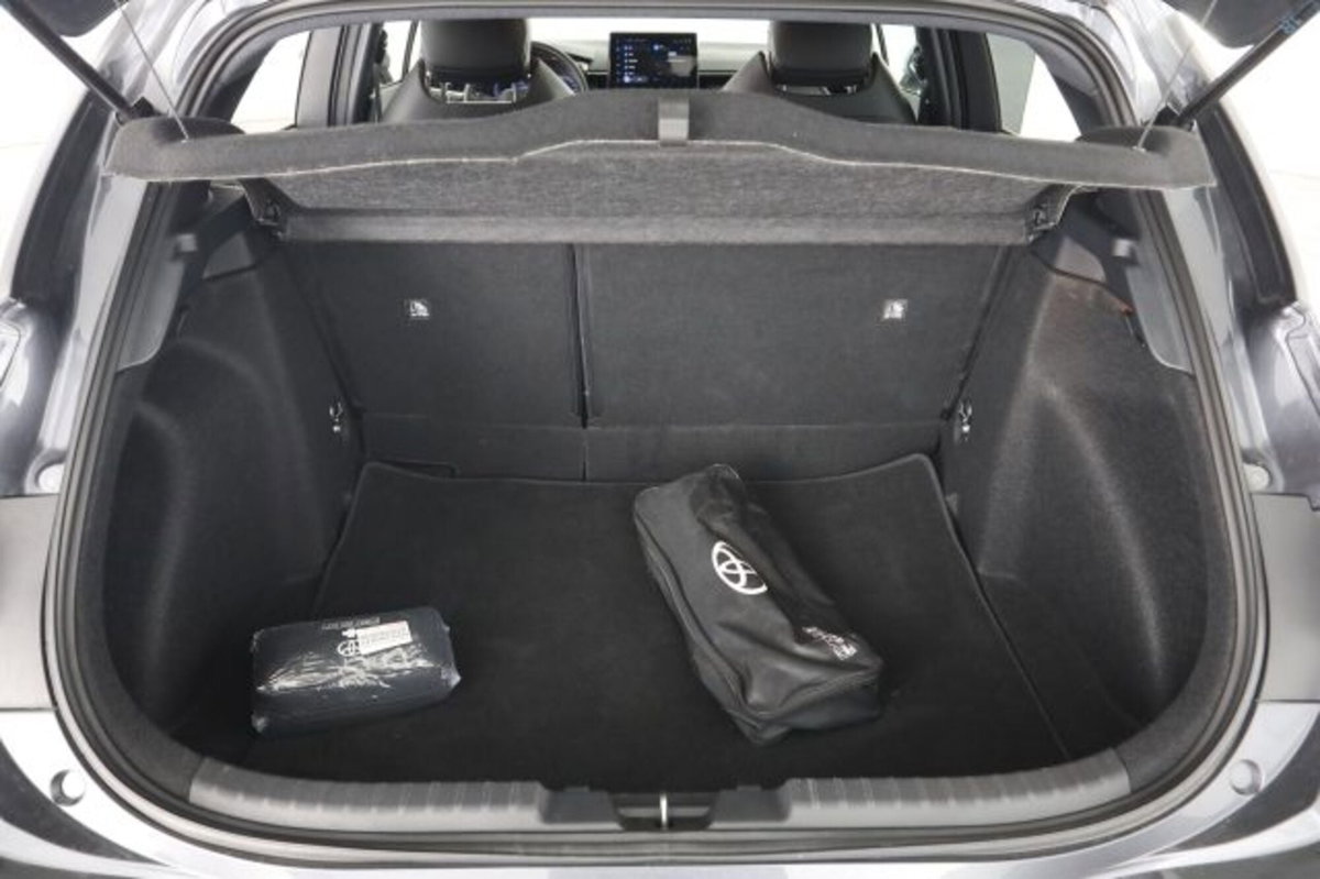 Toyota Corolla GR SPORT 1.8 Hybrid Bi-Tone (6)