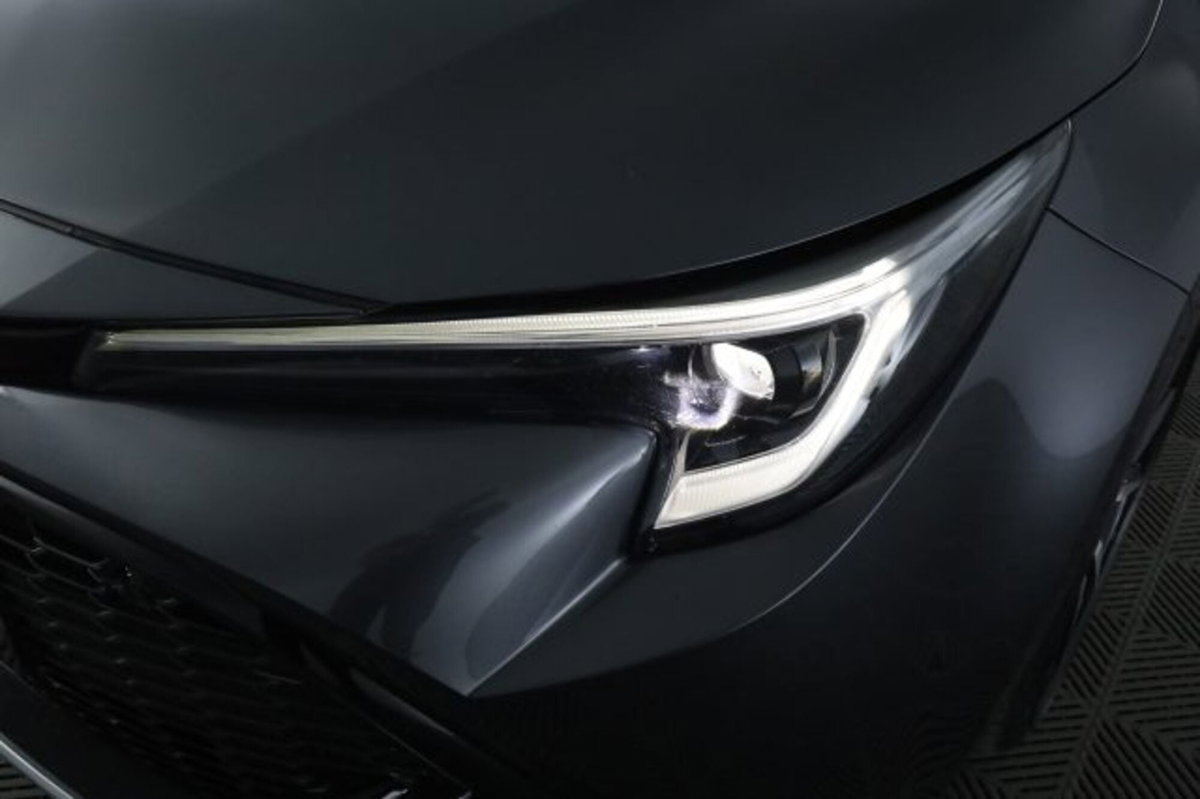 Toyota Corolla GR SPORT 1.8 Hybrid Bi-Tone (9)