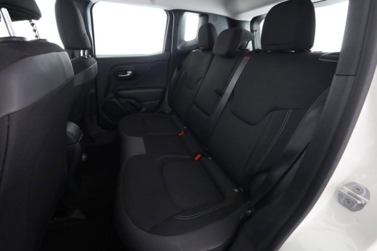 Jeep Renegade 1.3 T4 DDCT Limited (3)