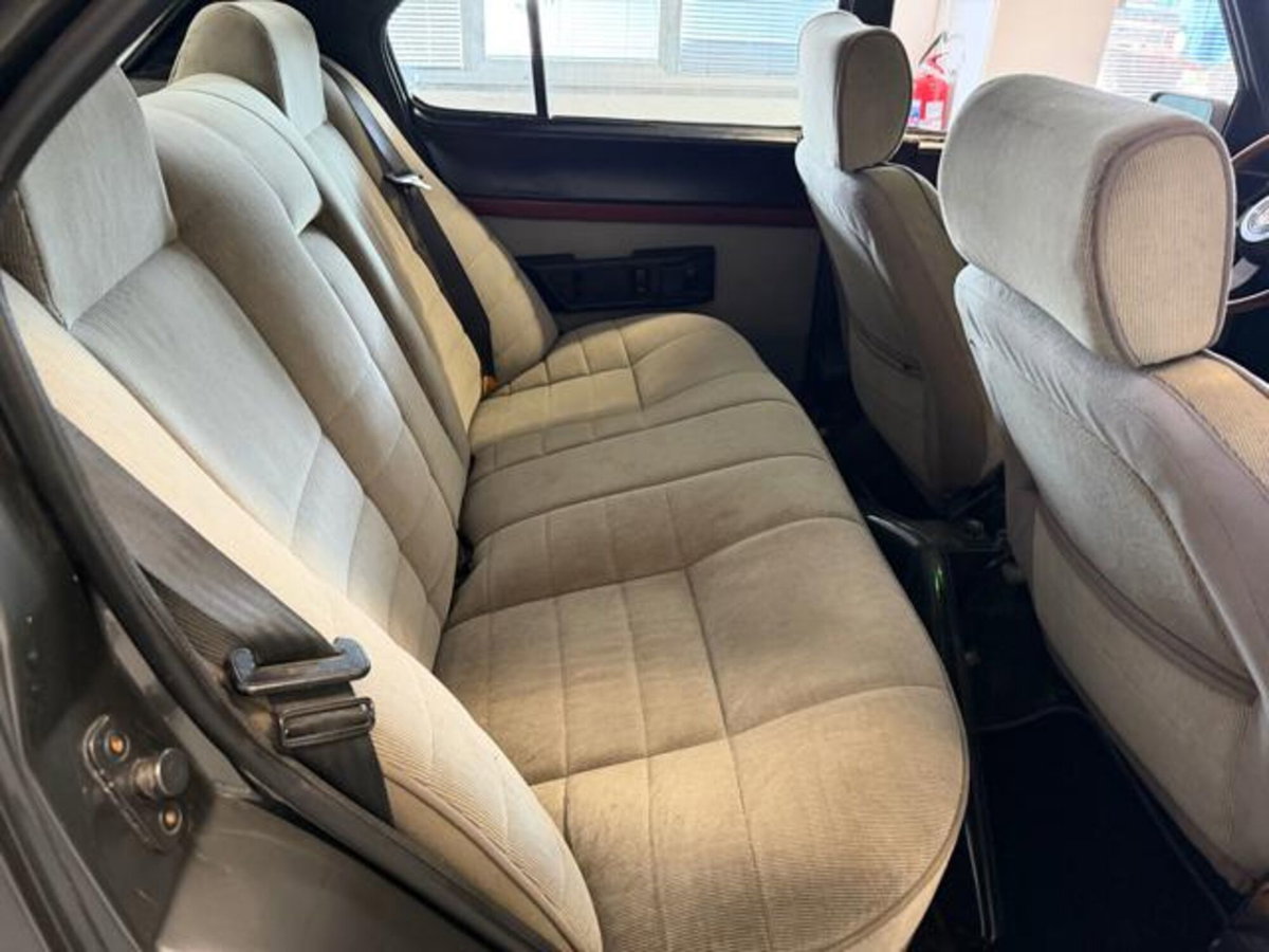 Alfa Romeo Alfetta 2.0i Quadrifoglio Oro (8)