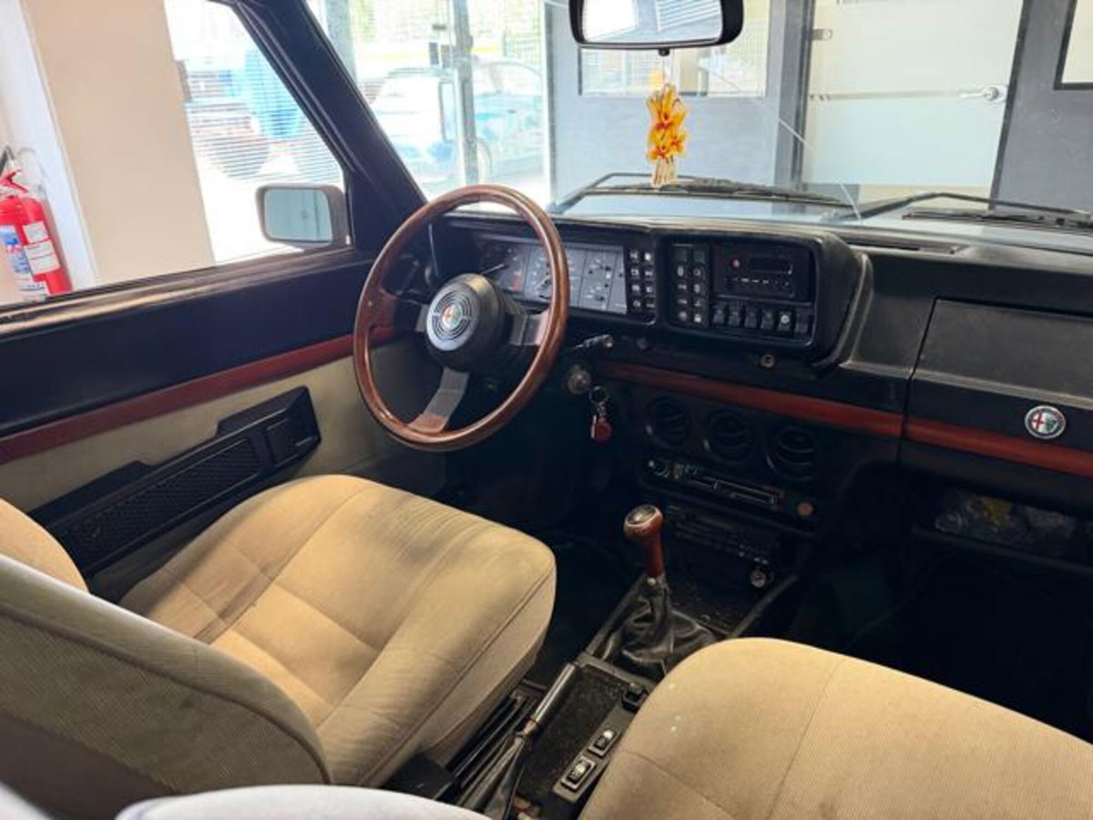 Alfa Romeo Alfetta 2.0i Quadrifoglio Oro (9)