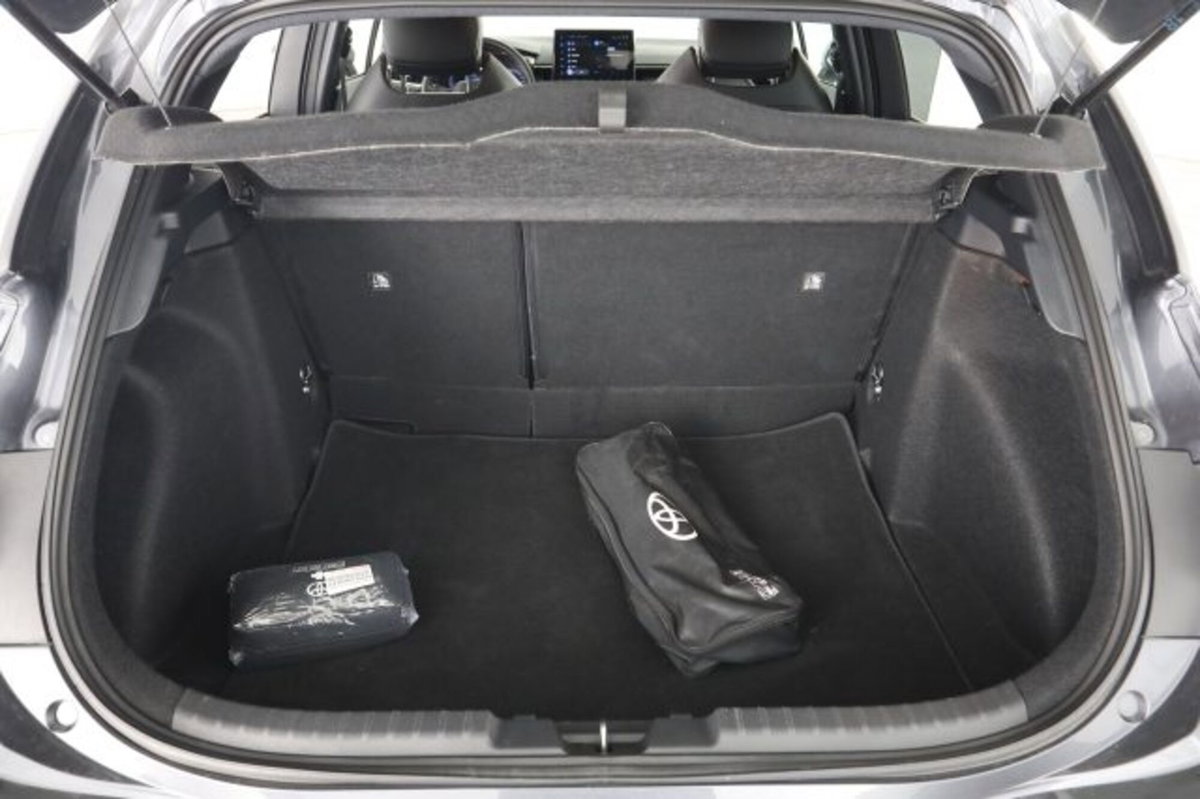 Toyota Corolla GR SPORT 1.8 Hybrid Bi-Tone (6)