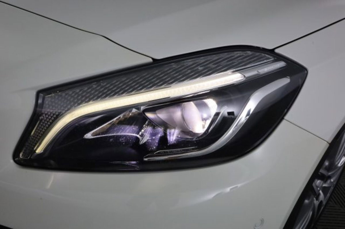 Mercedes-Benz Classe A 180 d Automatic Premium (9)
