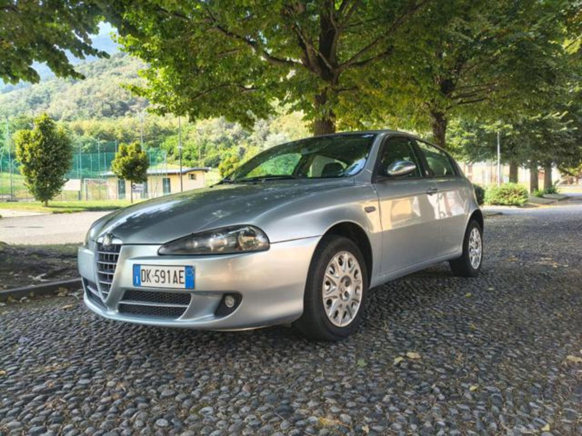 Alfa Romeo 147 1.9 JTD (120) 5 porte C'N'C (2)