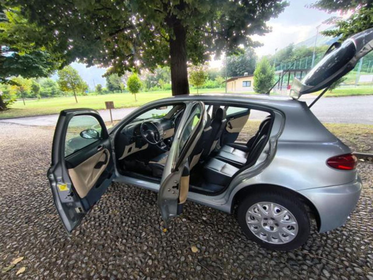 Alfa Romeo 147 1.9 JTD (120) 5 porte C'N'C (20)