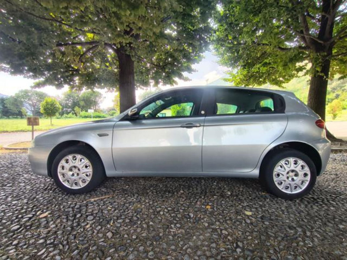 Alfa Romeo 147 1.9 JTD (120) 5 porte C'N'C (4)