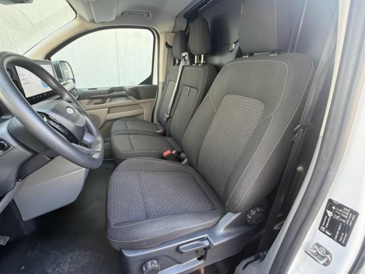 Ford Transit Custom Furgone 280 2.0 ecoblue 136cv Titanium L1H1 A8 (17)