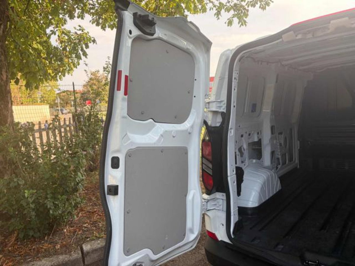 Ford Transit Custom Furgone 280 2.0 ecoblue 136cv Titanium L1H1 A8 (9)