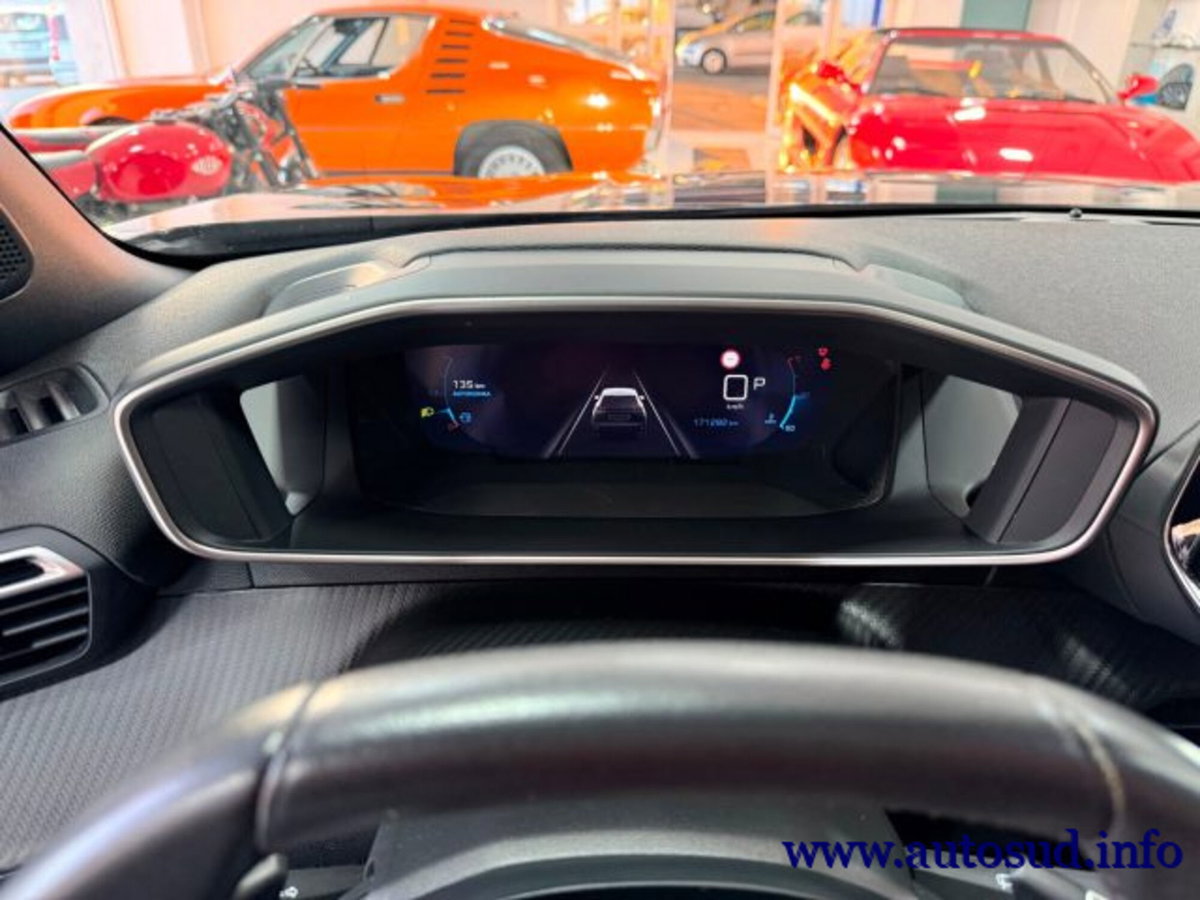 Peugeot 2008 BlueHDi 130 S&S EAT8 Allure Pack (14)