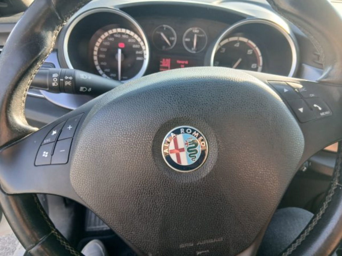 Alfa Romeo Giulietta 2.0 JTDm-2 Distinctive 140cv (12)