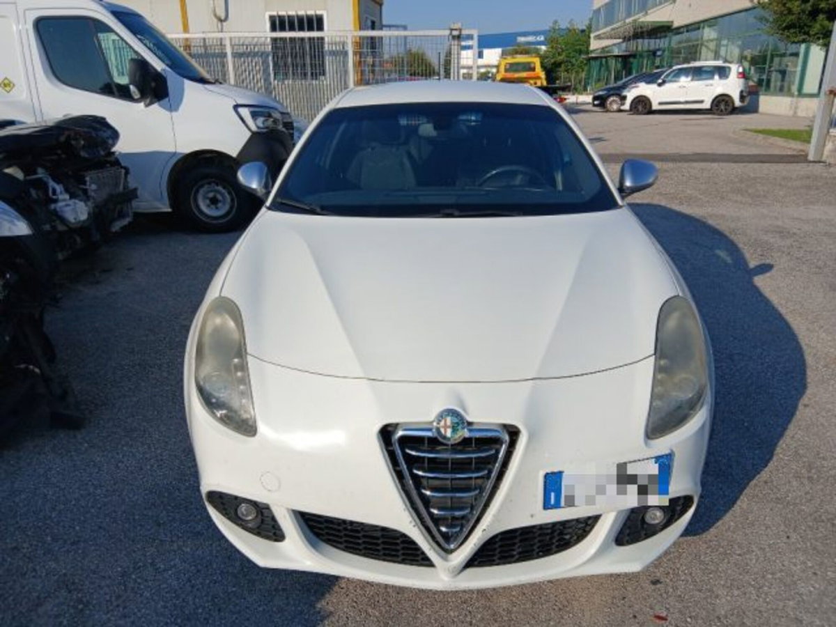 Alfa Romeo Giulietta 2.0 JTDm-2 Distinctive 140cv (2)