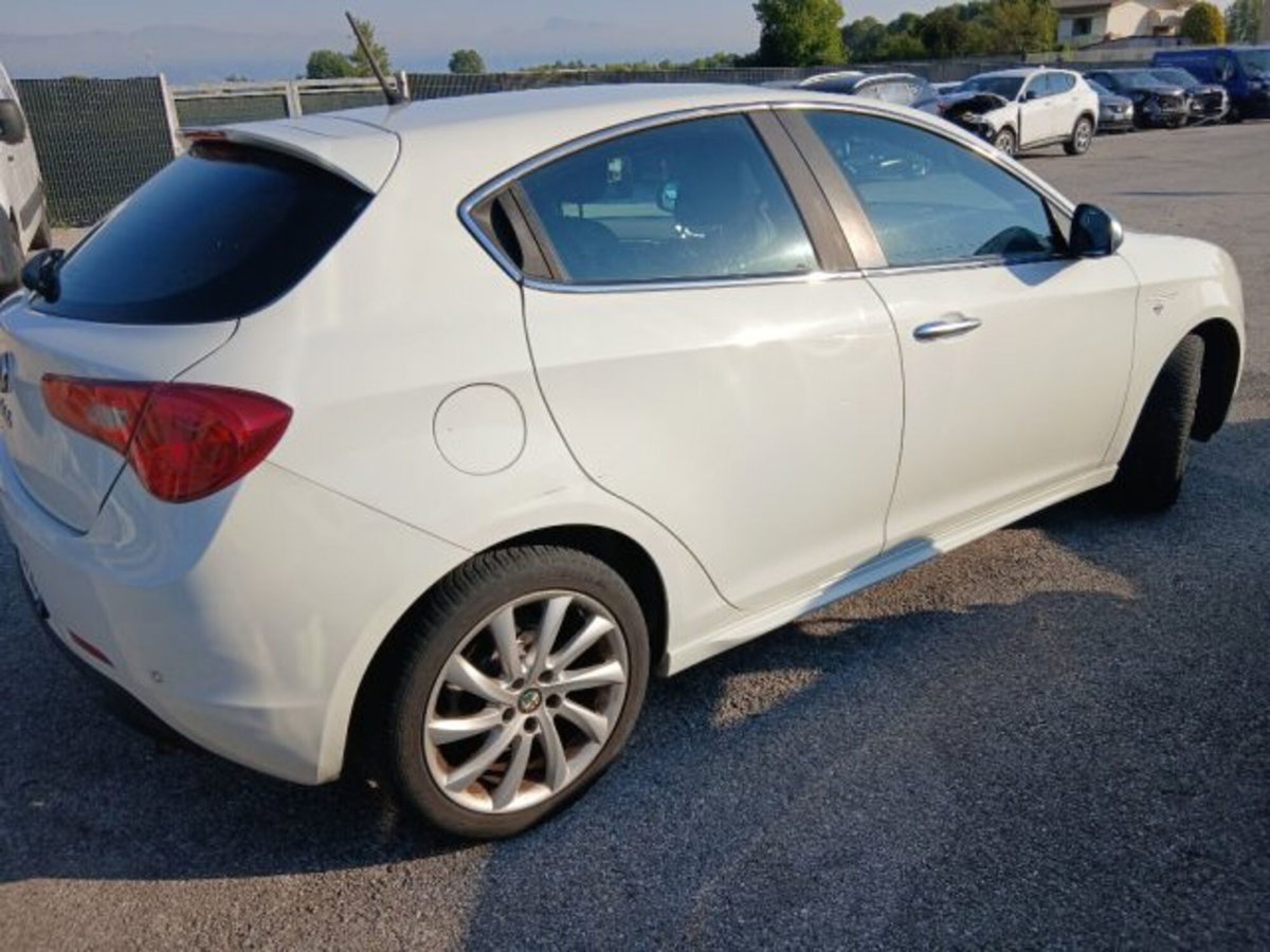 Alfa Romeo Giulietta 2.0 JTDm-2 Distinctive 140cv (3)