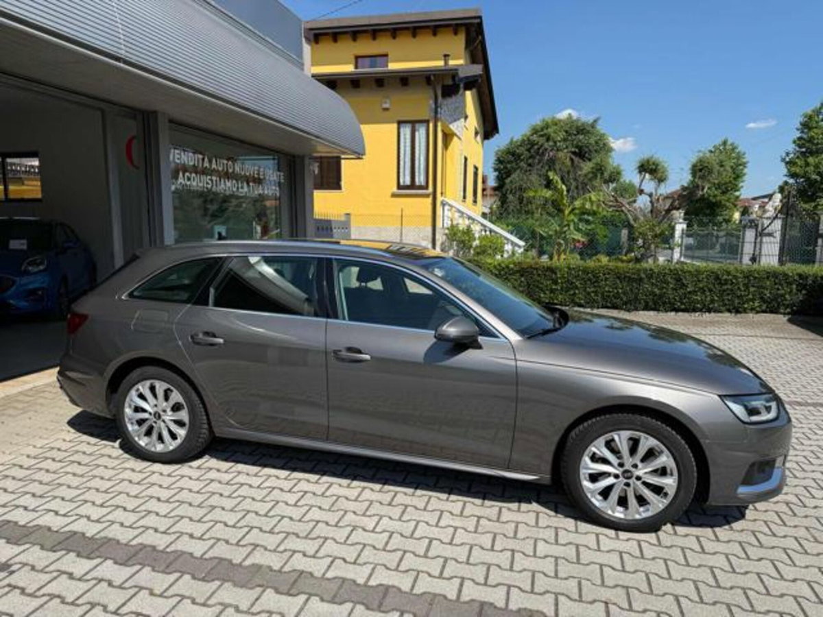 Audi A4 Avant 30 TDI/136 CV S tronic Business Advanced (5)