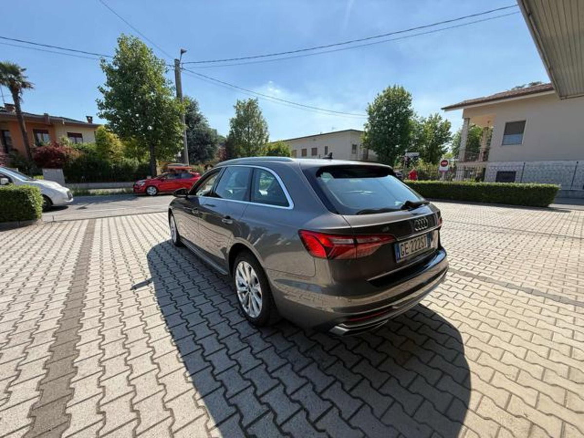 Audi A4 Avant 30 TDI/136 CV S tronic Business Advanced (8)