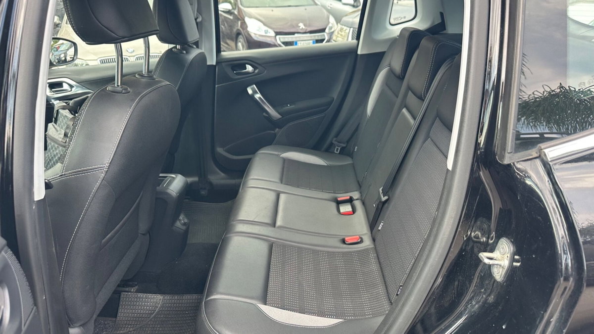 Peugeot 2008 100 S&S Allure (11)