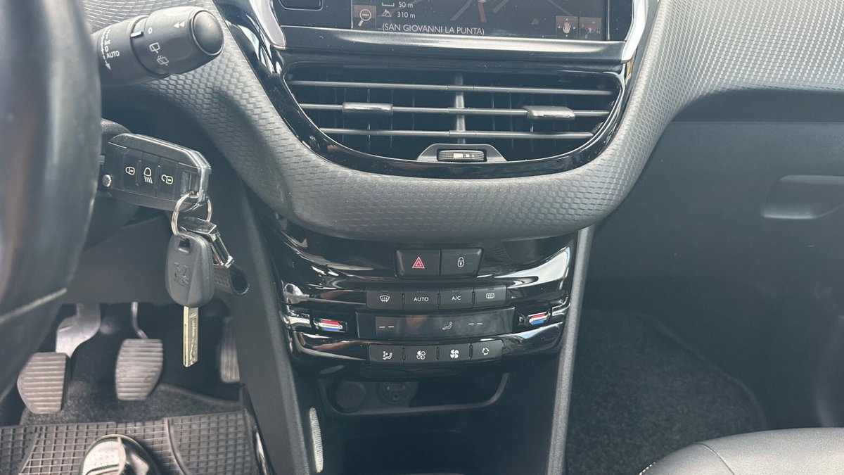 Peugeot 2008 100 S&S Allure (13)