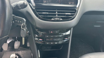 Peugeot 2008 100 S&S Allure (13)
