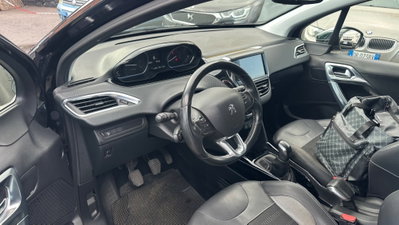 Peugeot 2008 100 S&S Allure (8)