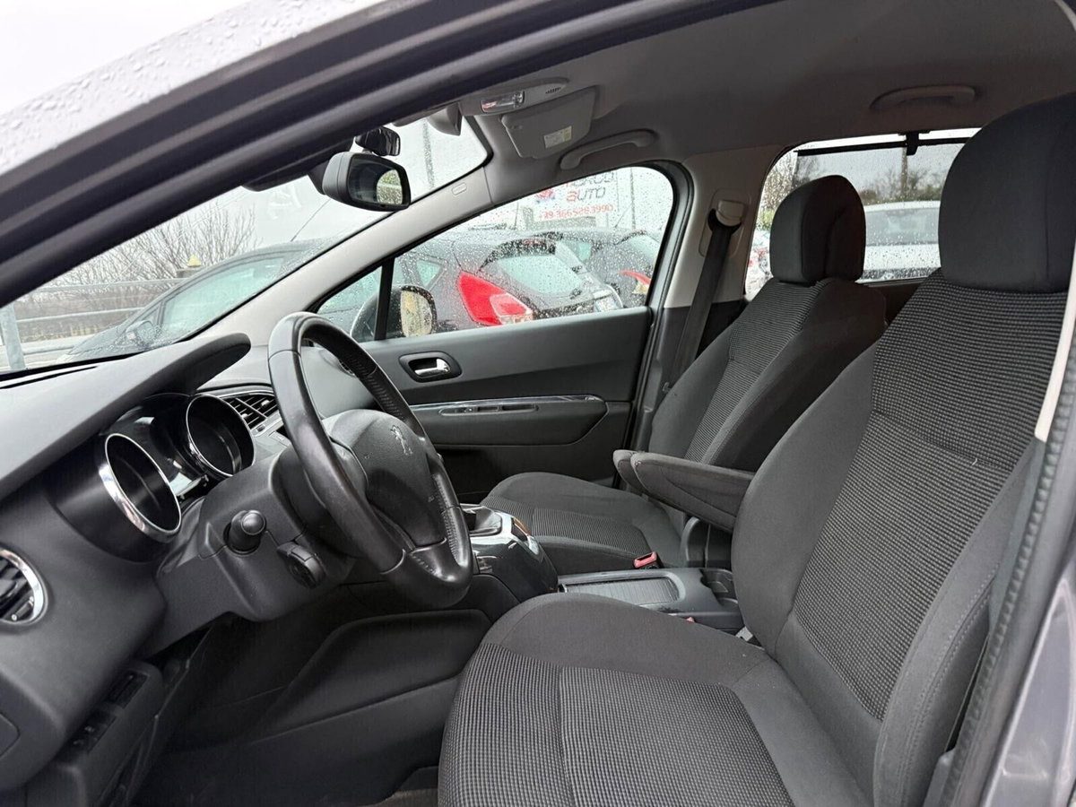 Peugeot 5008 1.6 HDi 115CV Business (12)