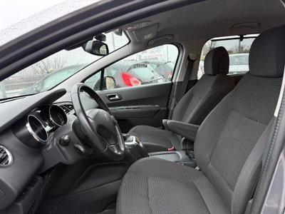 Peugeot 5008 1.6 HDi 115CV Business (12)