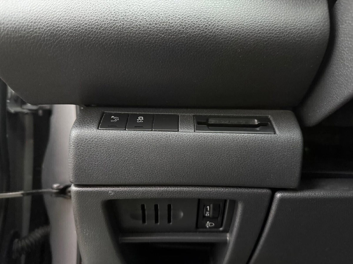 Peugeot 5008 1.6 HDi 115CV Business (13)