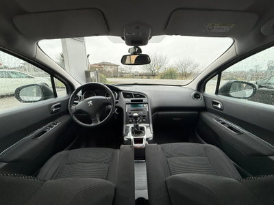 Peugeot 5008 1.6 HDi 115CV Business (17)