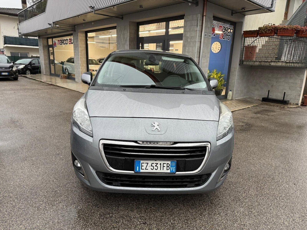 Peugeot 5008 1.6 HDi 115CV Business (2)
