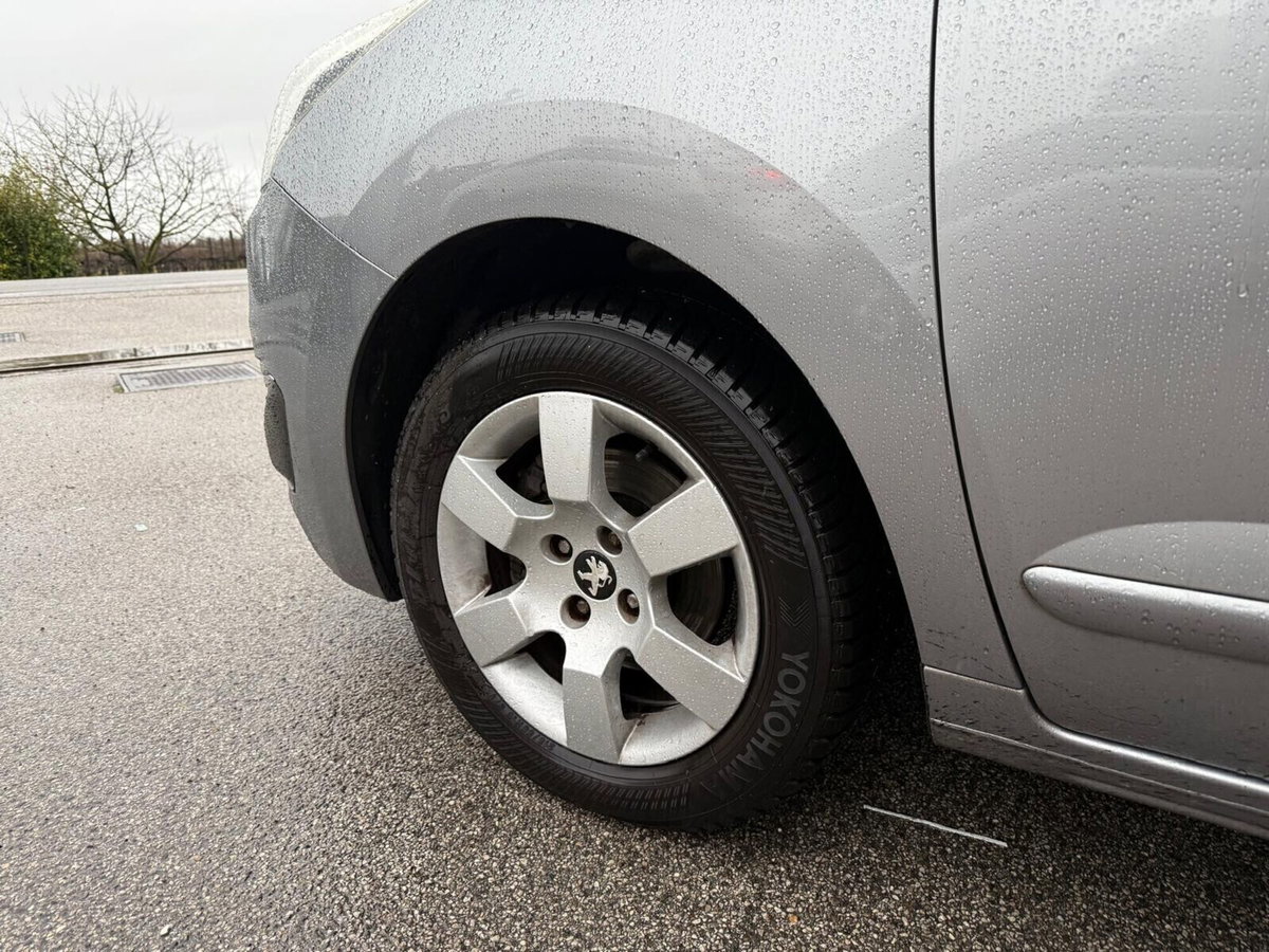 Peugeot 5008 1.6 HDi 115CV Business (6)