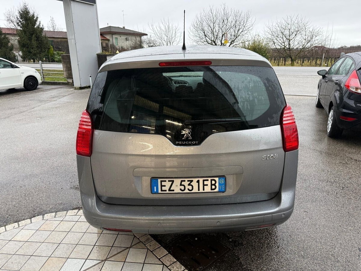 Peugeot 5008 1.6 HDi 115CV Business (7)