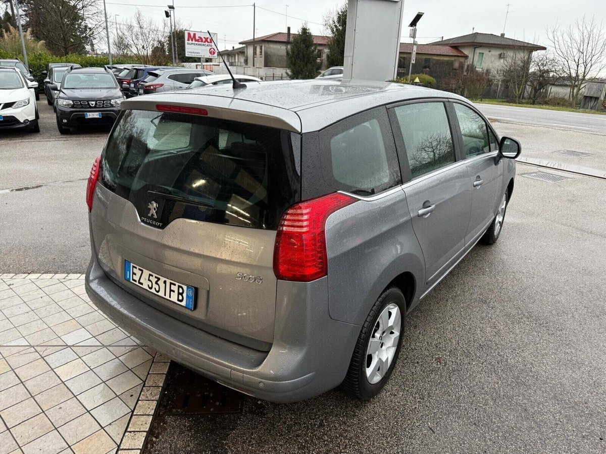 Peugeot 5008 1.6 HDi 115CV Business (8)