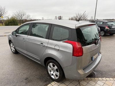 Peugeot 5008 1.6 HDi 115CV Business (9)