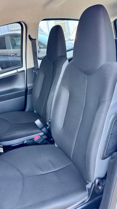 Toyota Aygo 1.0 12V VVT-i 5 porte Active Connect (12)