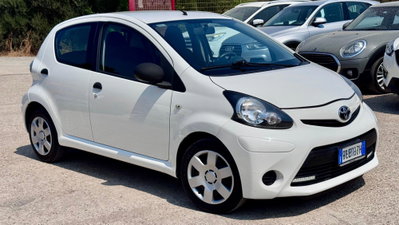 Toyota Aygo 1.0 12V VVT-i 5 porte Active Connect (2)