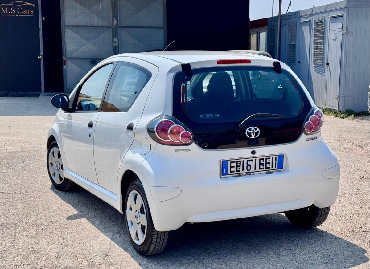 Toyota Aygo 1.0 12V VVT-i 5 porte Active Connect (4)