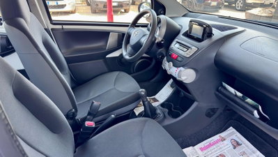 Toyota Aygo 1.0 12V VVT-i 5 porte Active Connect (6)
