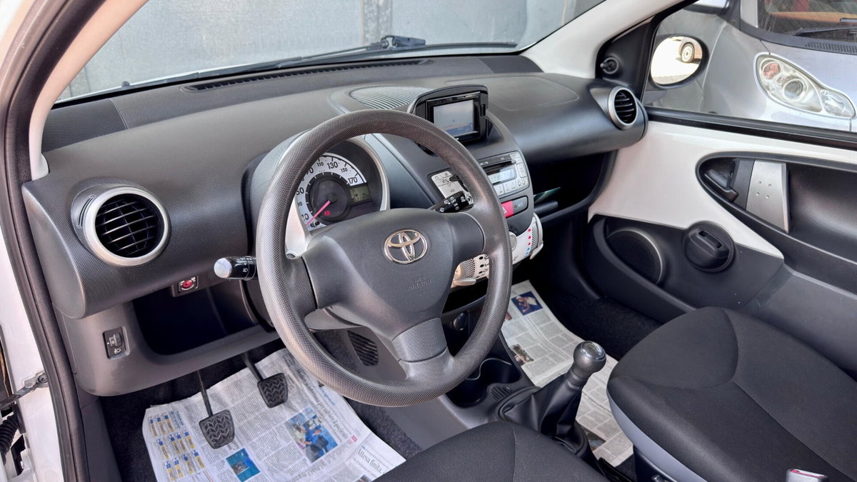 Toyota Aygo 1.0 12V VVT-i 5 porte Active Connect (7)