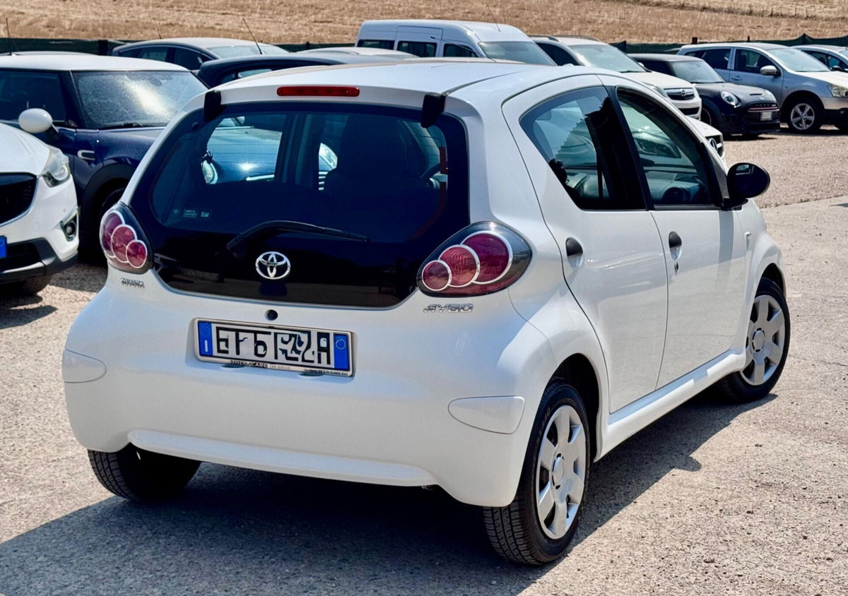 Toyota Aygo 1.0 12V VVT-i 5 porte Active Connect (9)