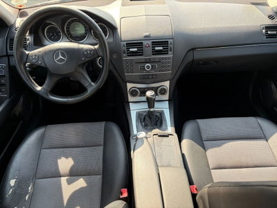 Mercedes-Benz Classe C 200 BlueEFFICIENCY Avantgarde (13)