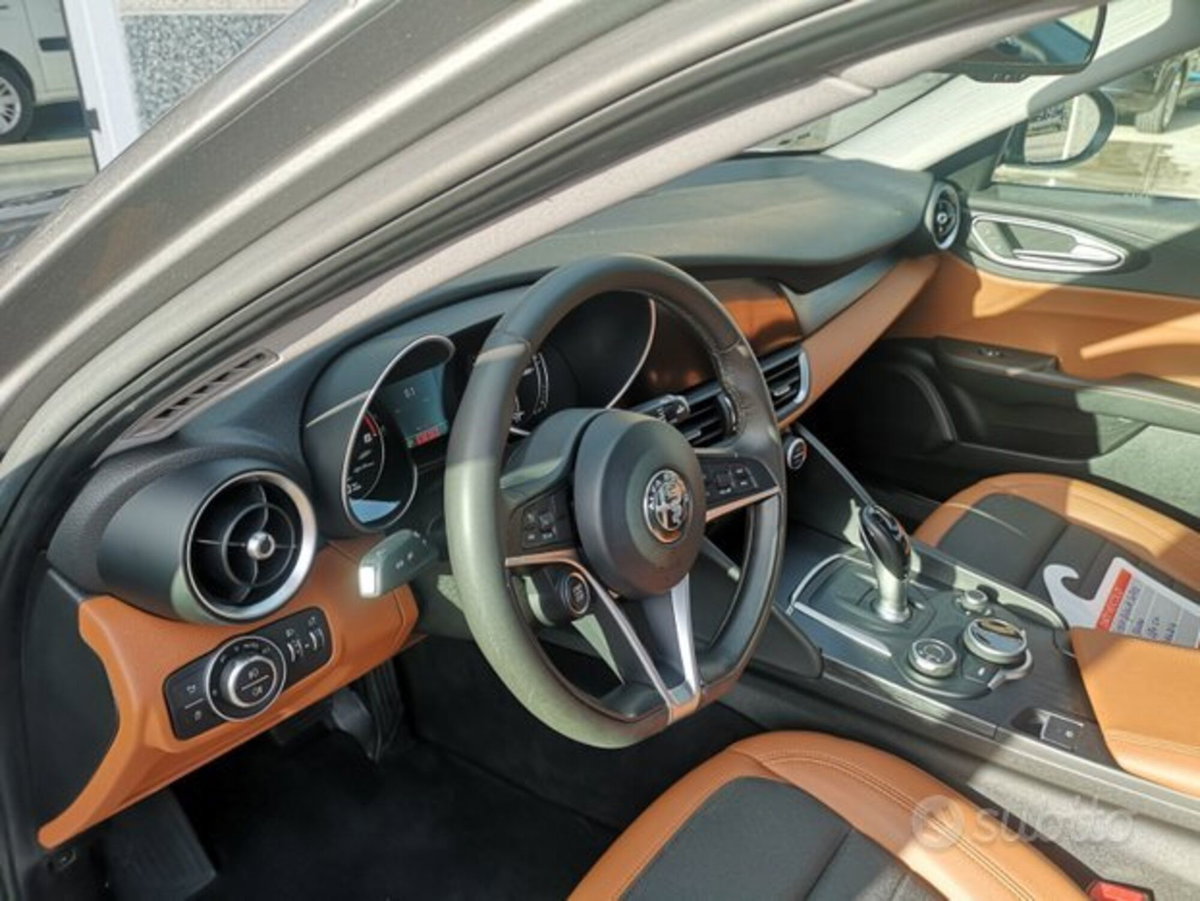 Alfa Romeo Giulia 2.2 Turbodiesel 180 CV AT8 Super (9)