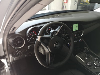 Alfa Romeo Giulia 2.2 Turbodiesel 150 CV AT8 Business (2)