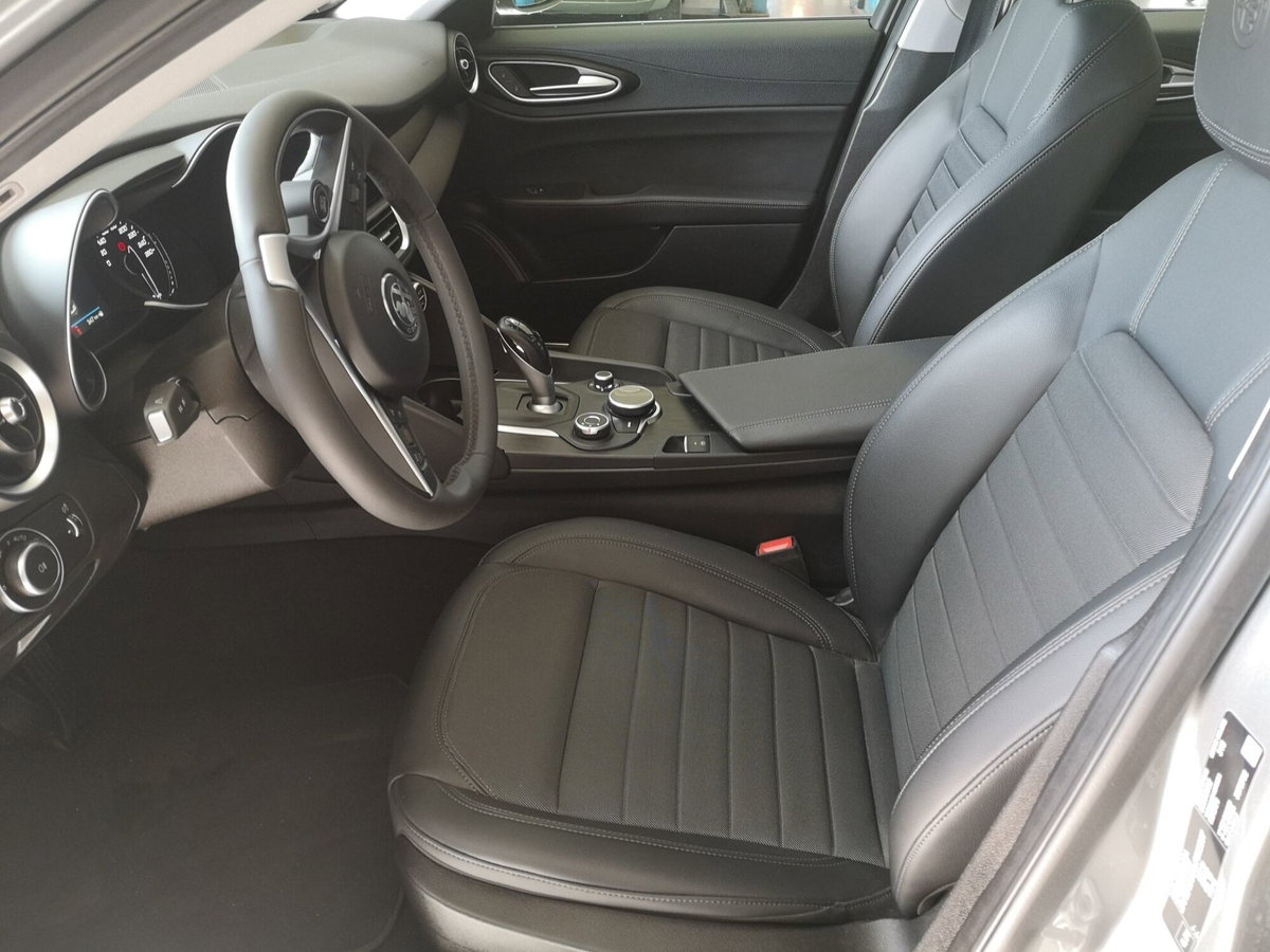 Alfa Romeo Giulia 2.2 Turbodiesel 150 CV AT8 Business (3)