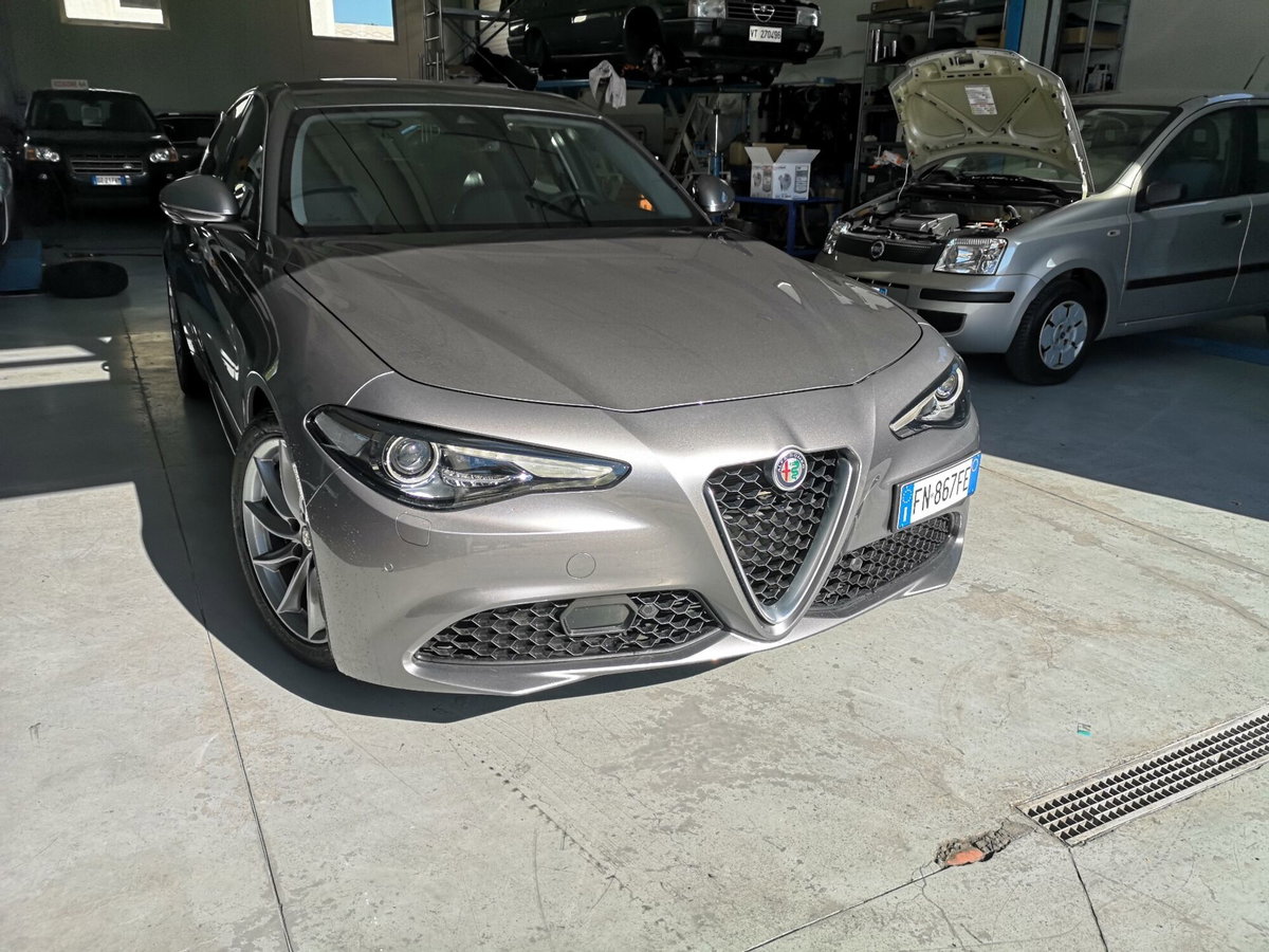 Alfa Romeo Giulia 2.2 Turbodiesel 150 CV AT8 Business (7)