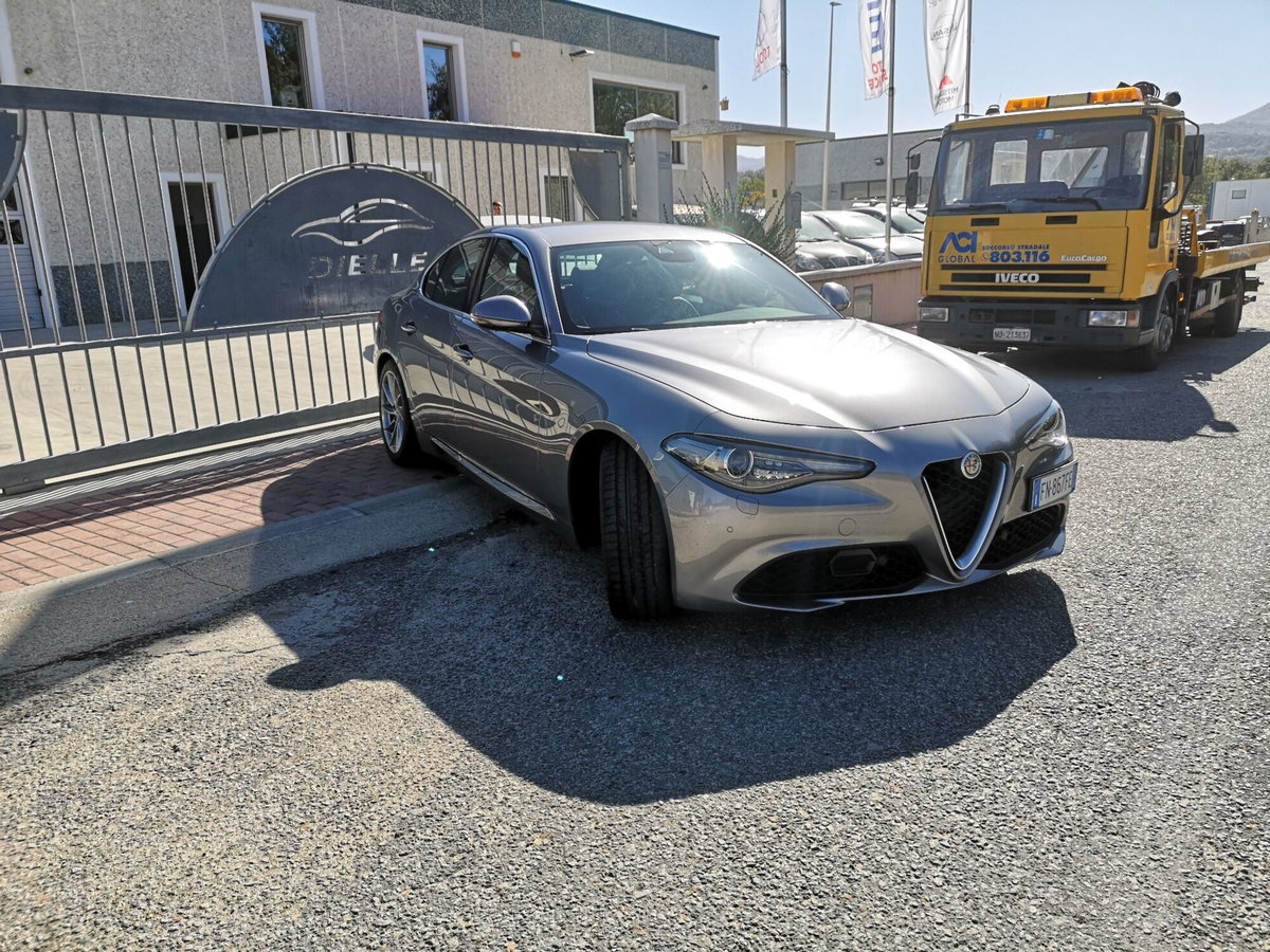 Alfa Romeo Giulia 2.2 Turbodiesel 150 CV AT8 Business (8)