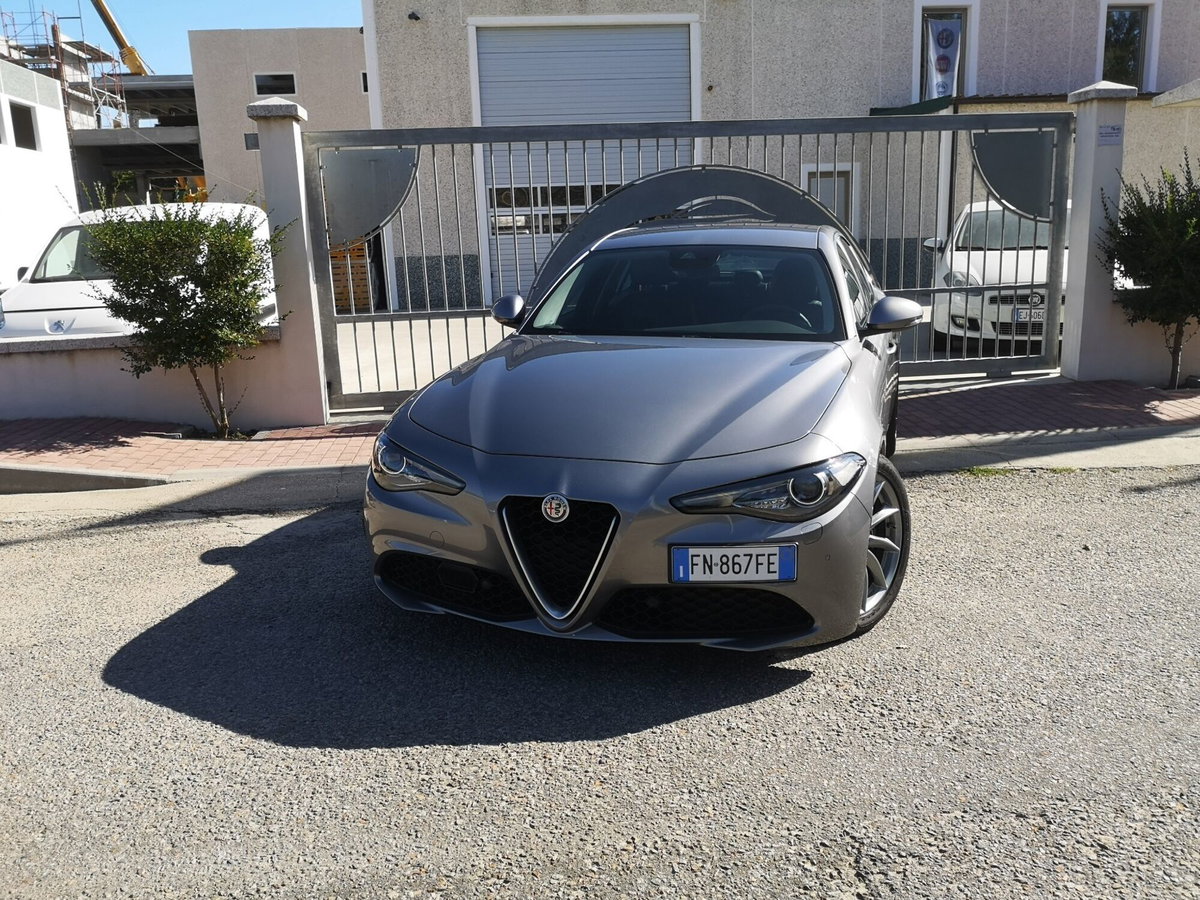 Alfa Romeo Giulia 2.2 Turbodiesel 150 CV AT8 Business (9)